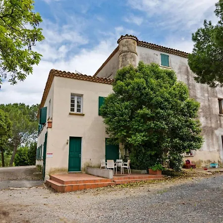 Flat In A Beautiful Building With Pool Apartmán