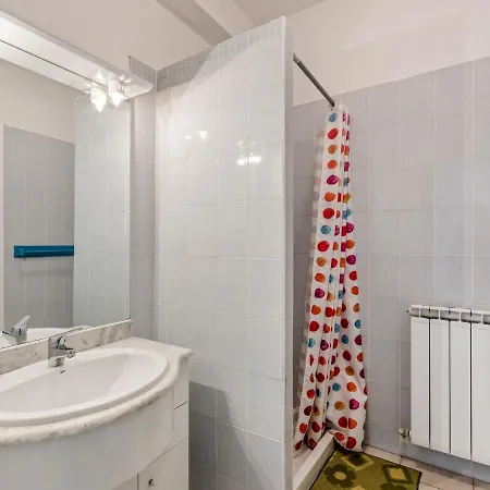 Flat In A Beautiful Building With Pool Apartmán