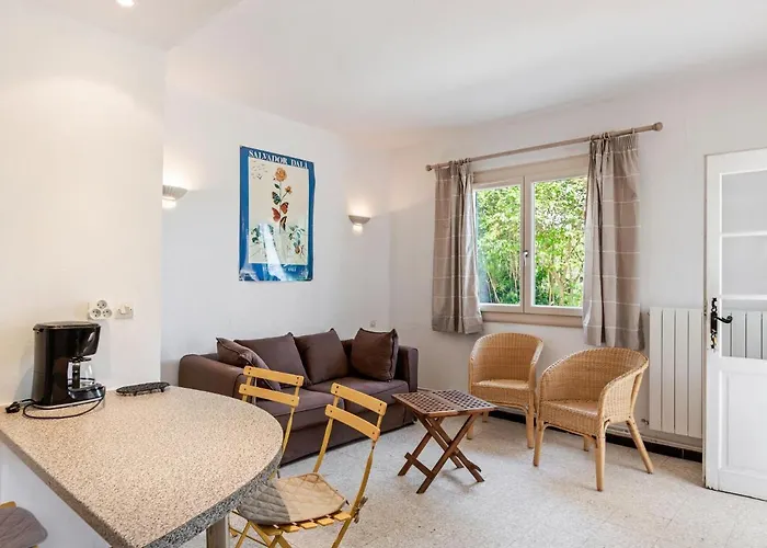 Flat In A Beautiful Building With Pool شقة