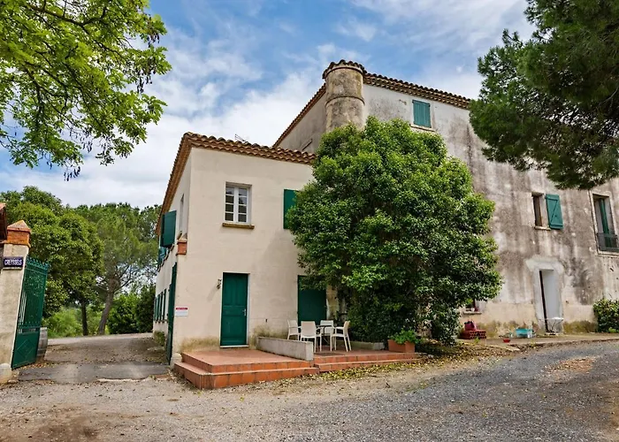 Flat In A Beautiful Building With Pool Apartmán