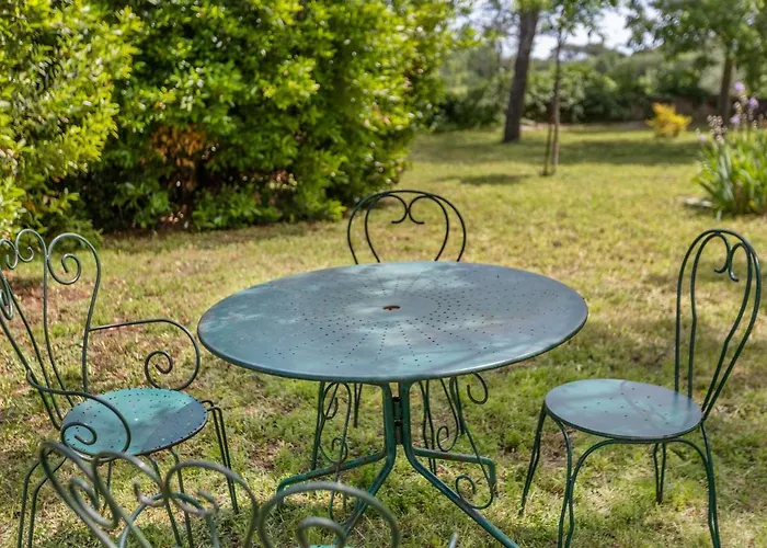 Flat In A Beautiful Building With Pool Mèze